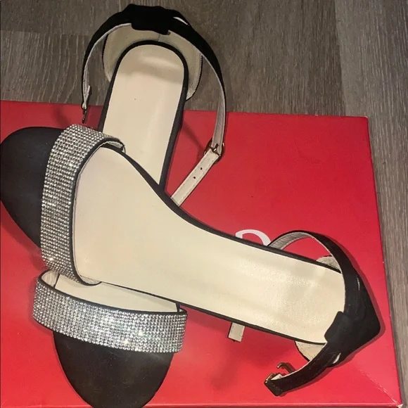 Elegant Black and Silver Women's Sandals - Picture 2 of 4